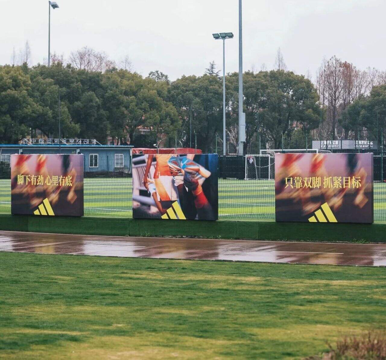 上海半马阿迪文案海报-广告人干货库