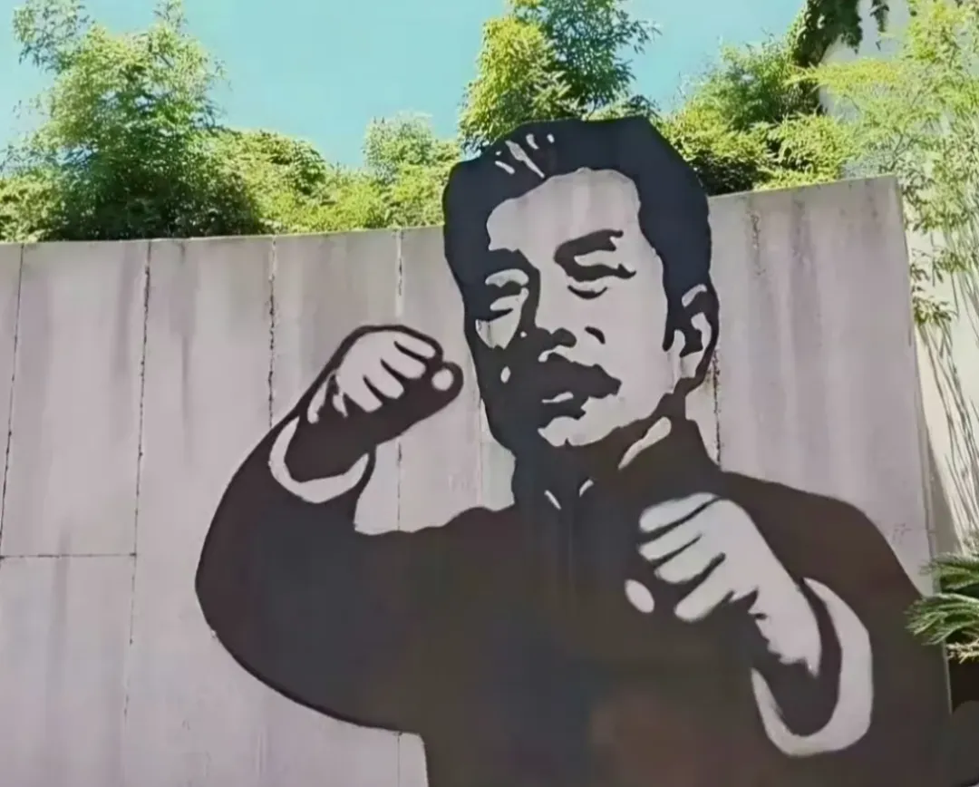 “鲁迅手捧奶茶” 侵权！乐乐茶两度道歉，法院判了！-广告人干货库