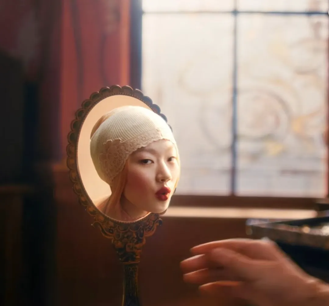 单依纯杀疯了！首个拿下维密代言的00后，“一月一奢” 直接封神。-广告人干货库