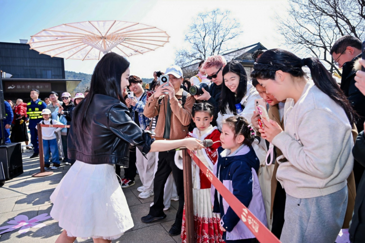 抖音生活服务：周末去哪儿？找个春天当答案-广告人干货库