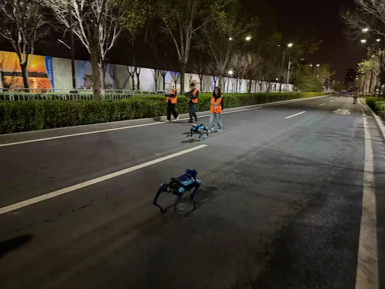 高德将发布首款四足机器人-广告人干货库