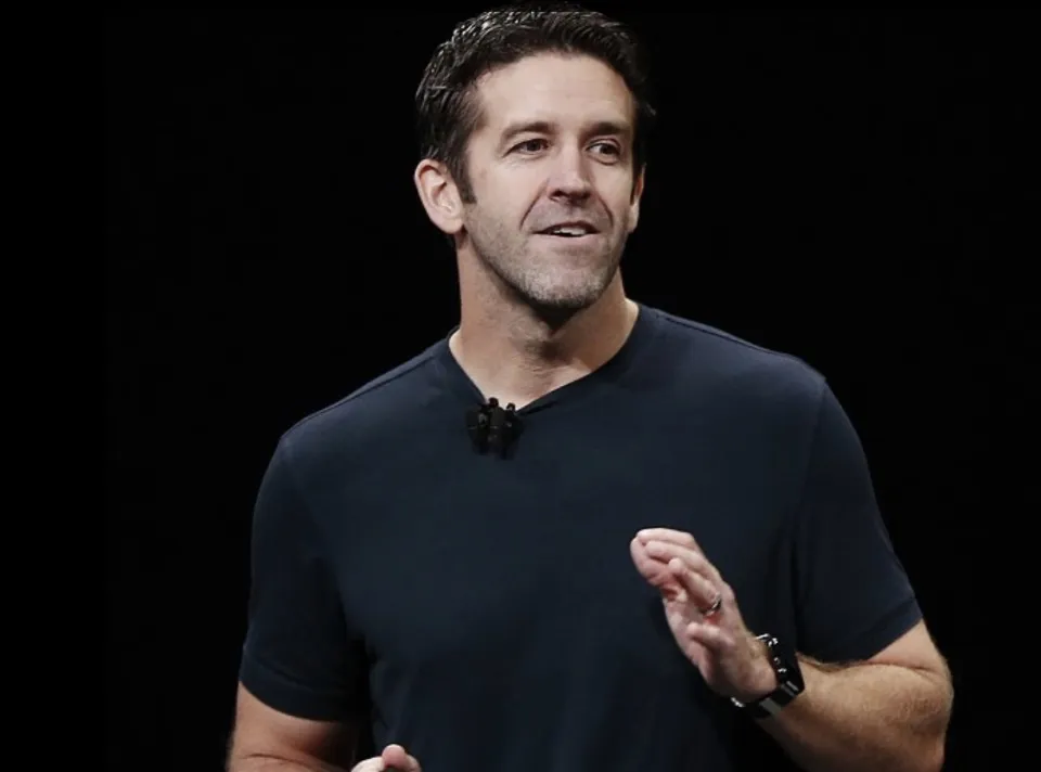 苹果公司宣布特努斯将接替库克担任CEO-广告人干货库