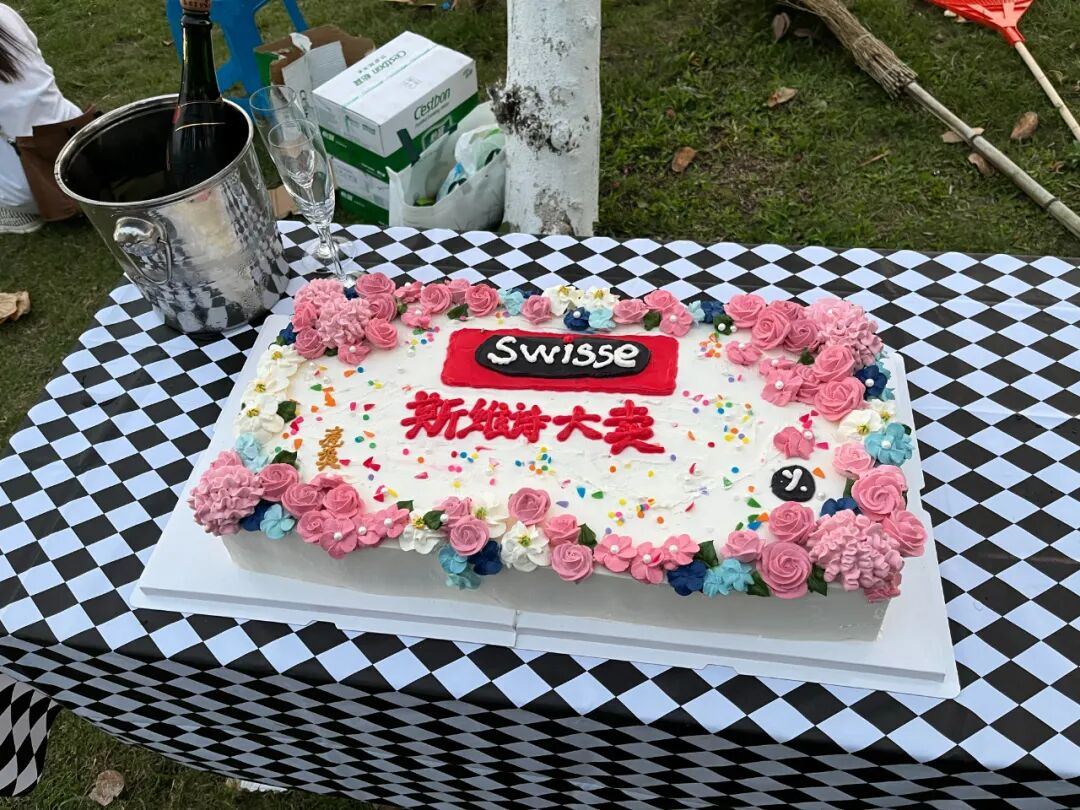 有些人年轻得也太…露骨了吧！-广告人干货库