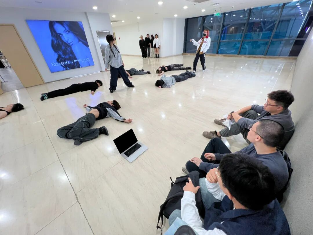 我们为《双城之战2》火上又浇了点热油-广告人干货库