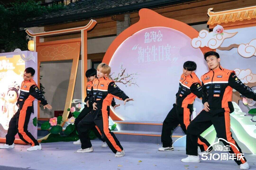 广告人干货库 淘宝周年庆:我们为IP办了一场盘淘会-广告人干货库