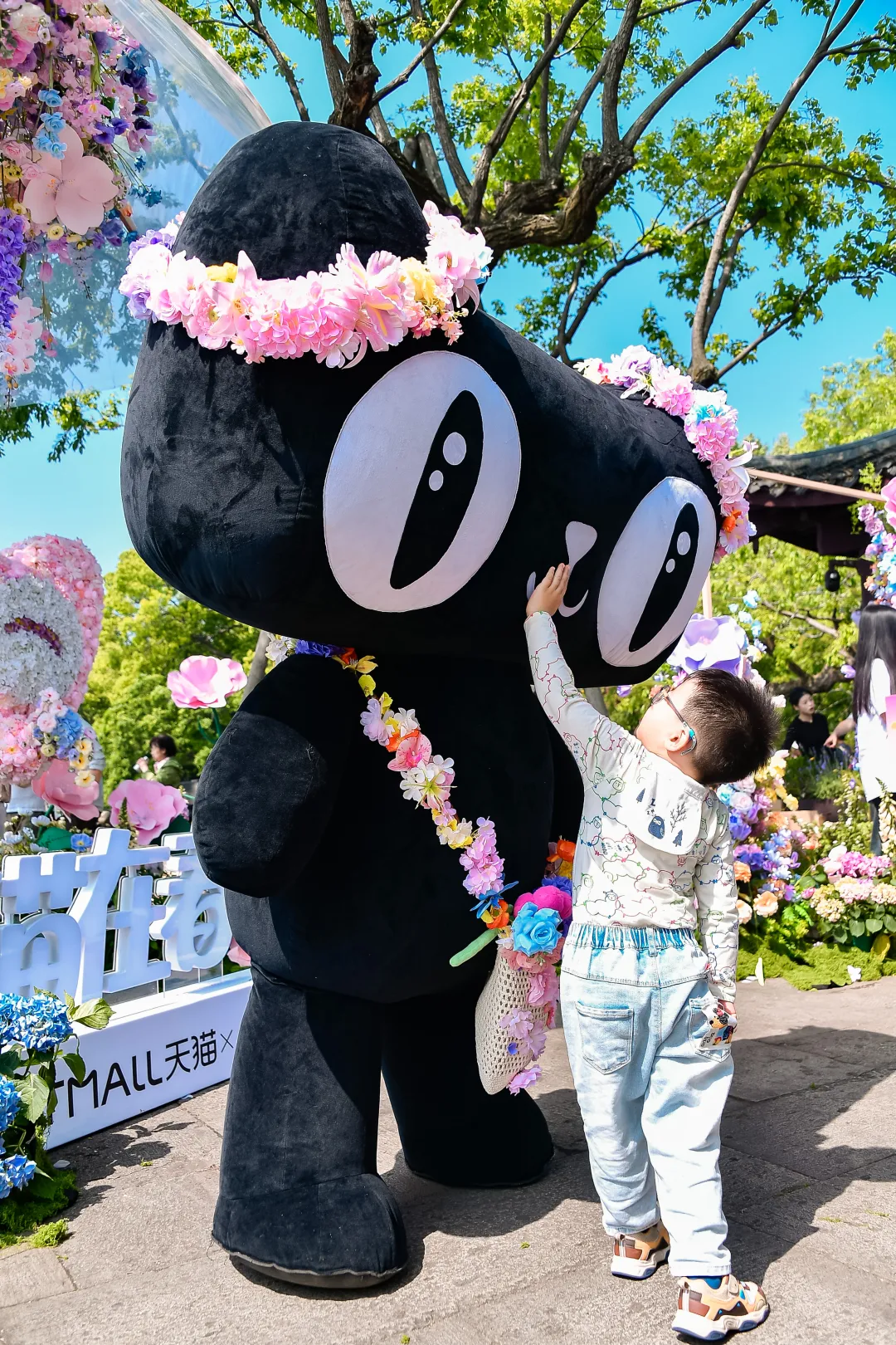 天猫×西湖景区文创：趁花还没谢，再和春天碰个面-广告人干货库