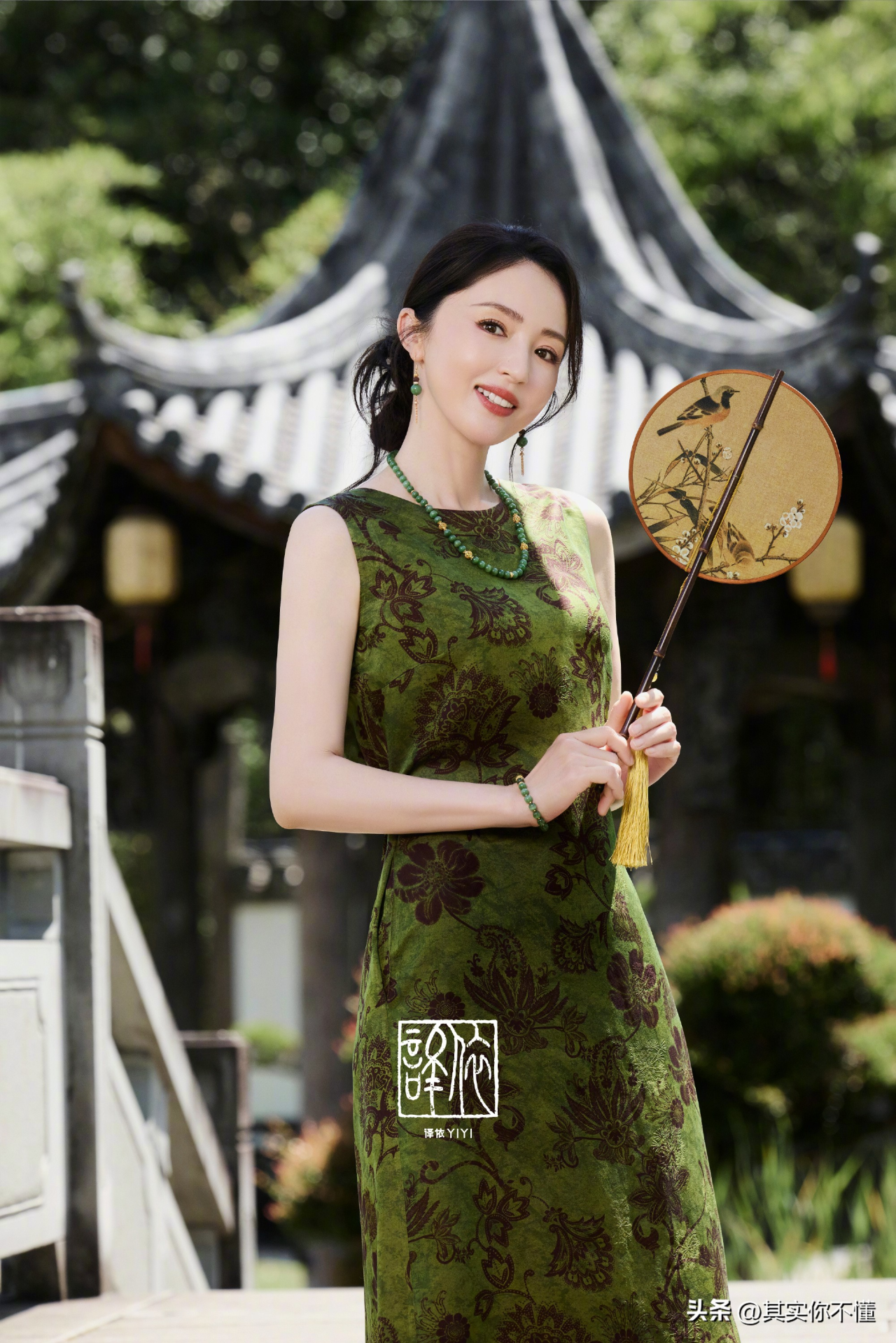 译依 YIYI× 董璇：国风女装牵手实力派，东方美学再进阶-广告人干货库