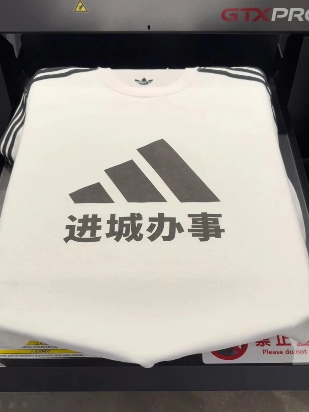 adidas“去城里办事梗”-广告人干货库