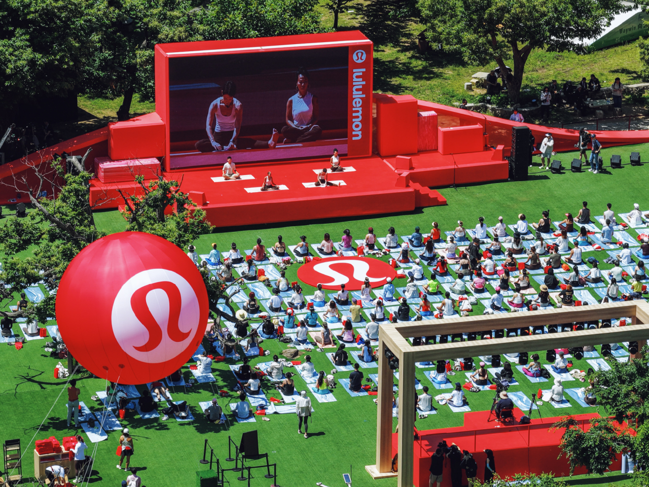 lululemon在长城上铺开两千张瑜伽垫-广告人干货库