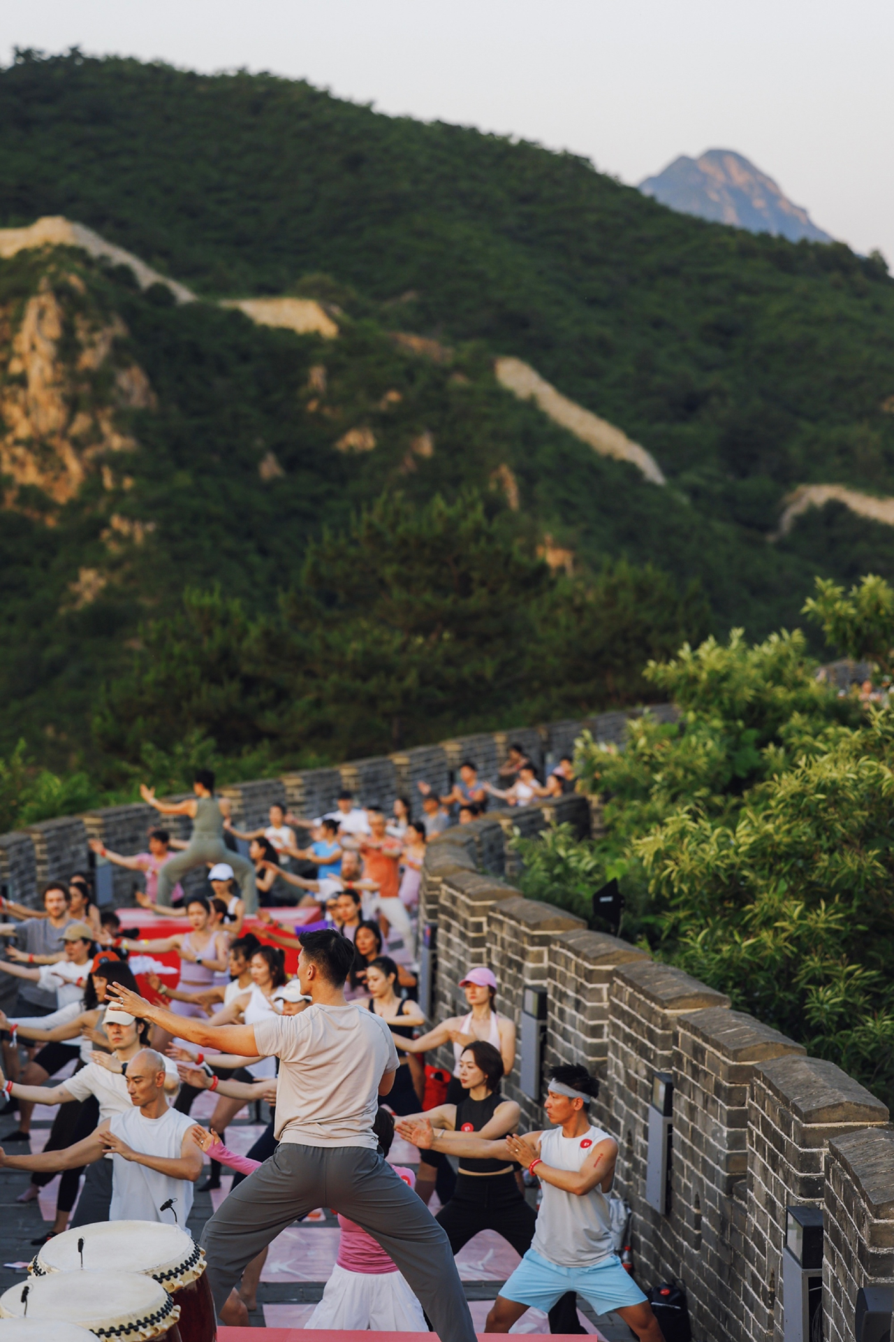 lululemon在长城上铺开两千张瑜伽垫-广告人干货库