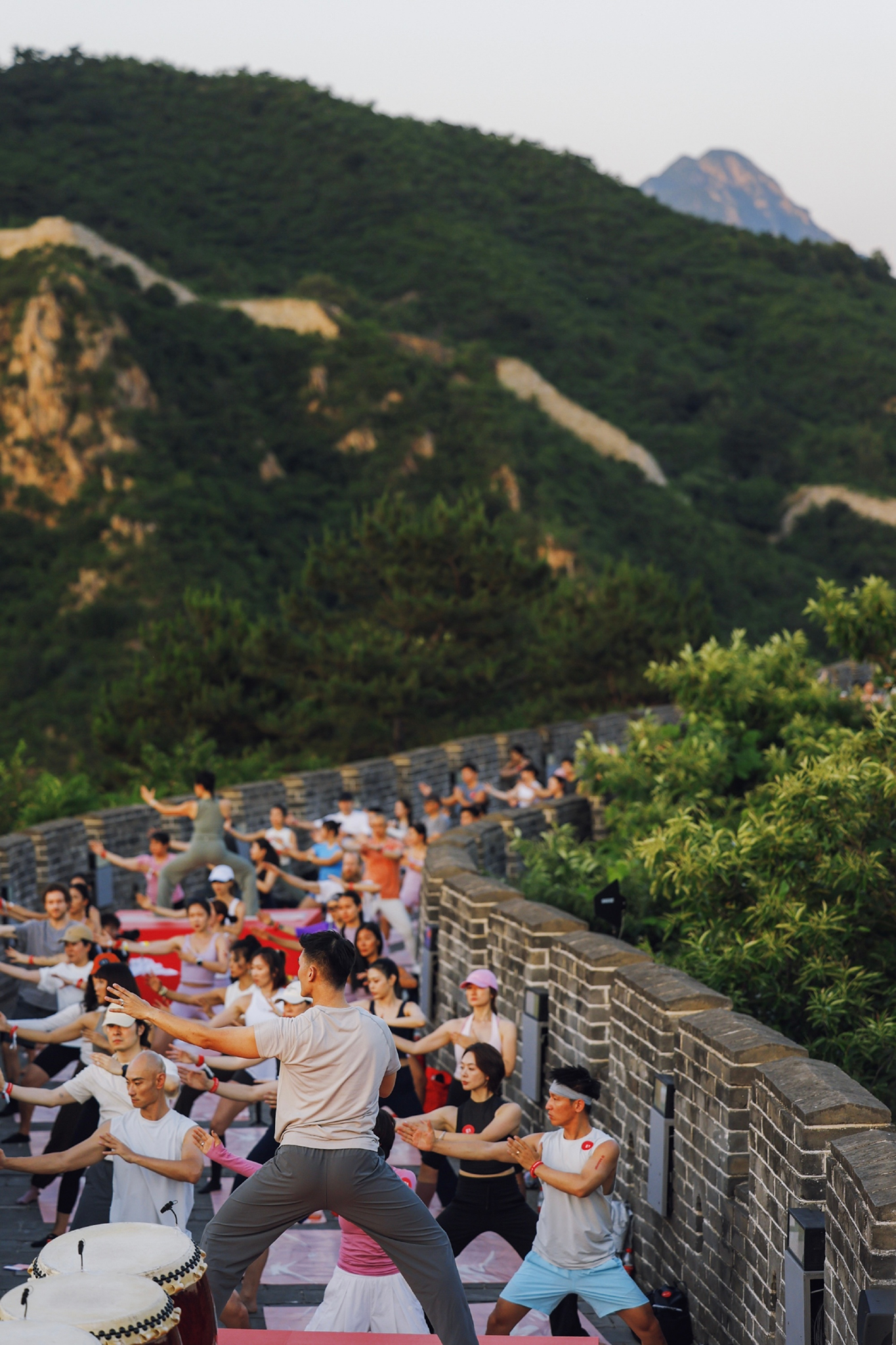 lululemon在长城上铺开两千张瑜伽垫-广告人干货库
