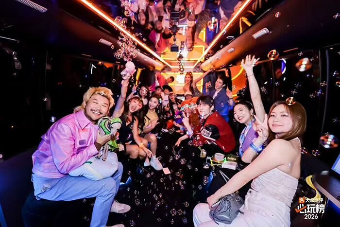 广告人干货库 大众点评创意巴士,带你直达吃喝玩乐好去处!-广告人干货库