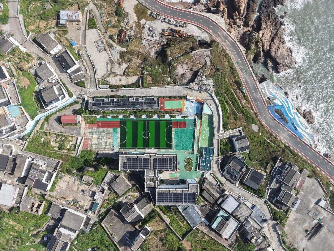 广告人干货库 天猫绿动生活:一群在海上踢球的少年-广告人干货库