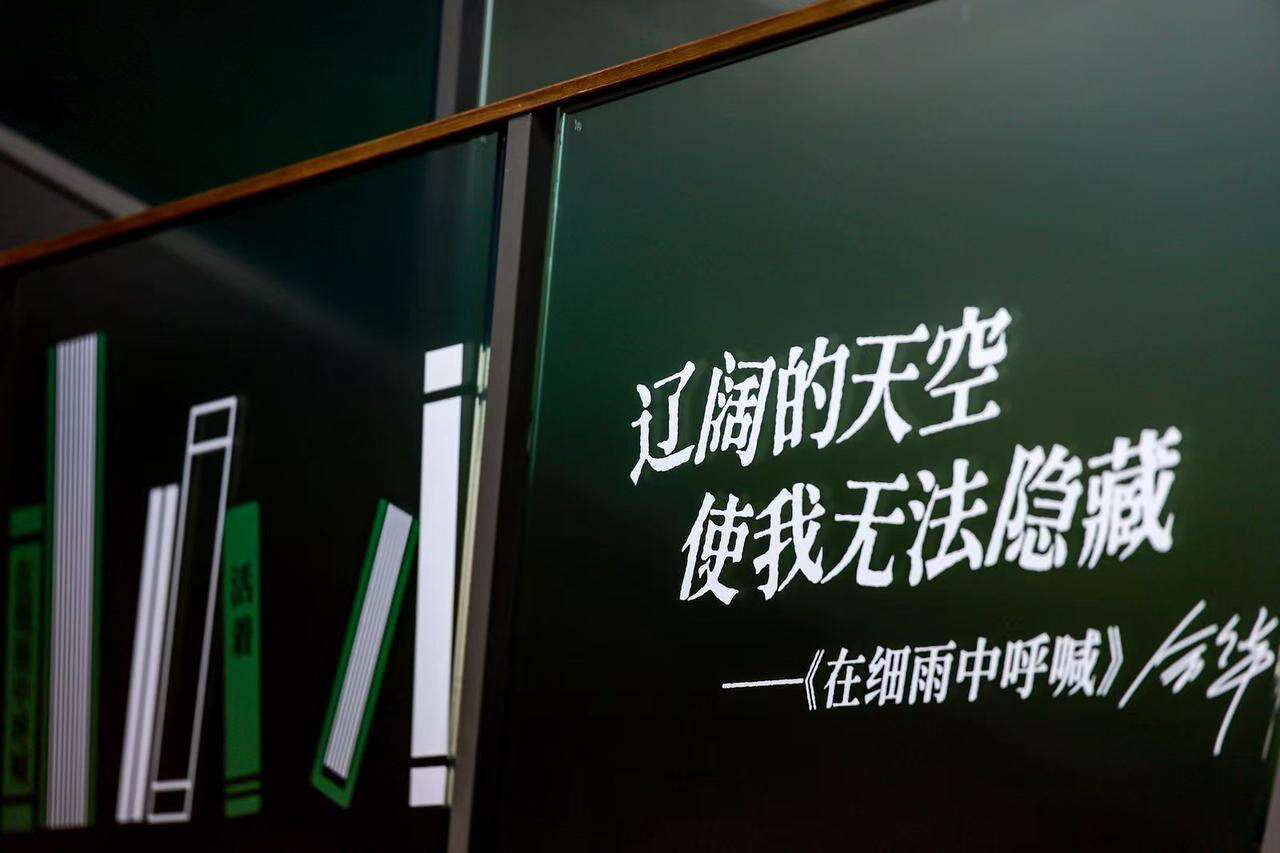 广告人干货库 星巴克×余华:一个「潦草读书局」,让阅读更容易发生-广告人干货库