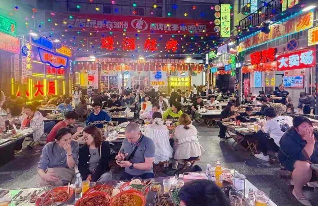盘点40年广告变迁:燕舞、后浪、酱香拿铁......中国人的消费进化史-广告人干货库