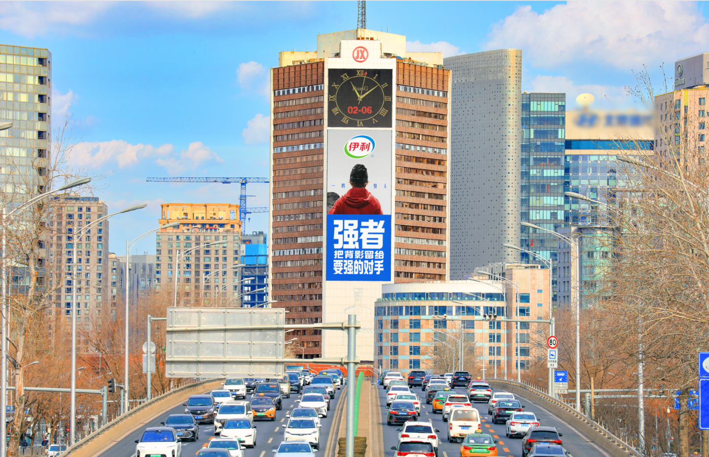 广告人干货库 伊利:强者把背影留给要强的对手-广告人干货库