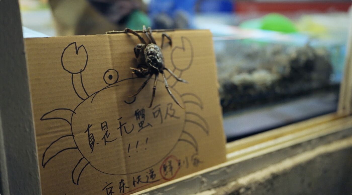 广告人干货库 京东快递丰收节:快递箱居然成了乡村野生广告位-广告人干货库